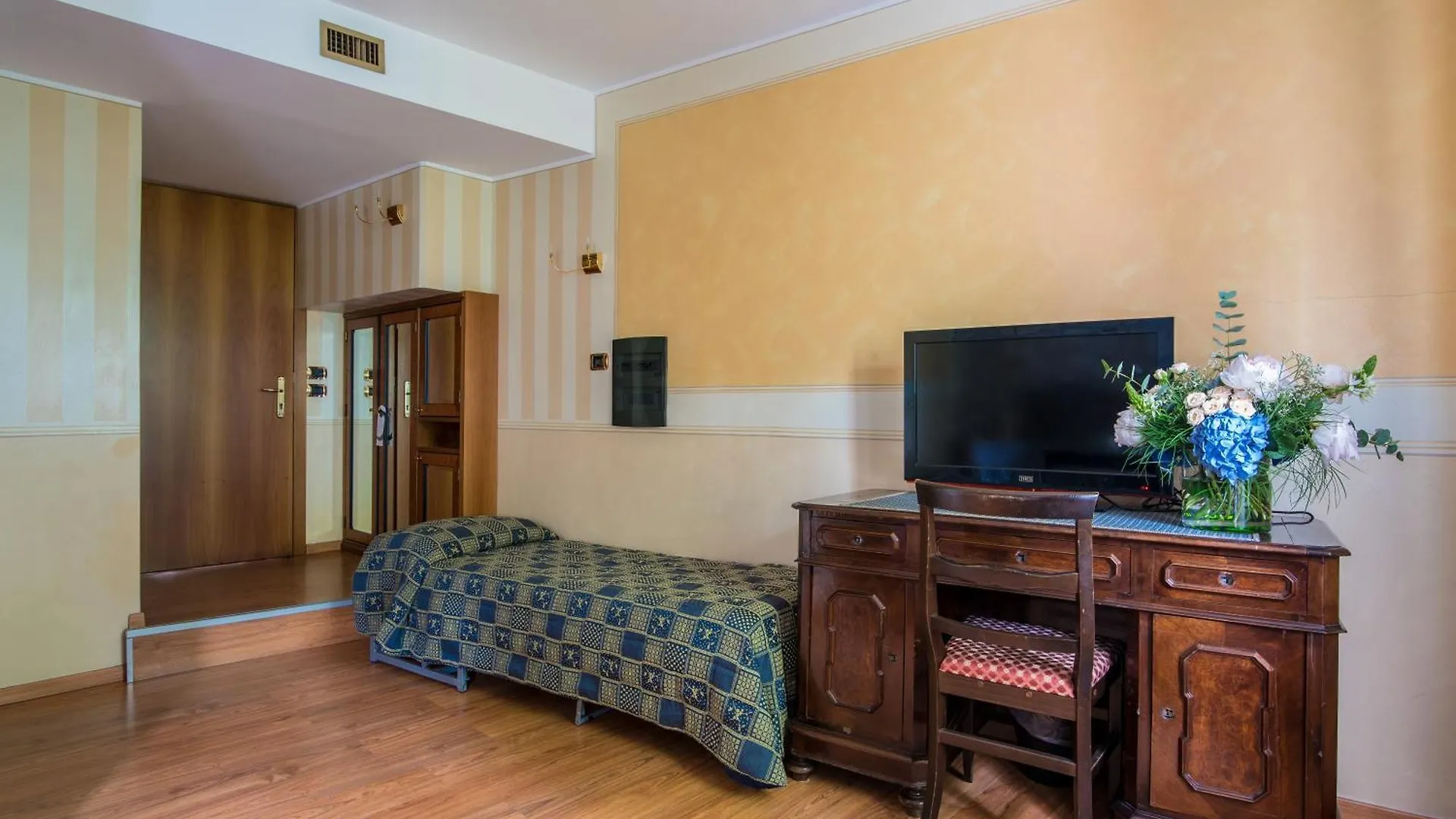 Hotel Porta Del Sole Soiano Del Lago 4*,  Italië