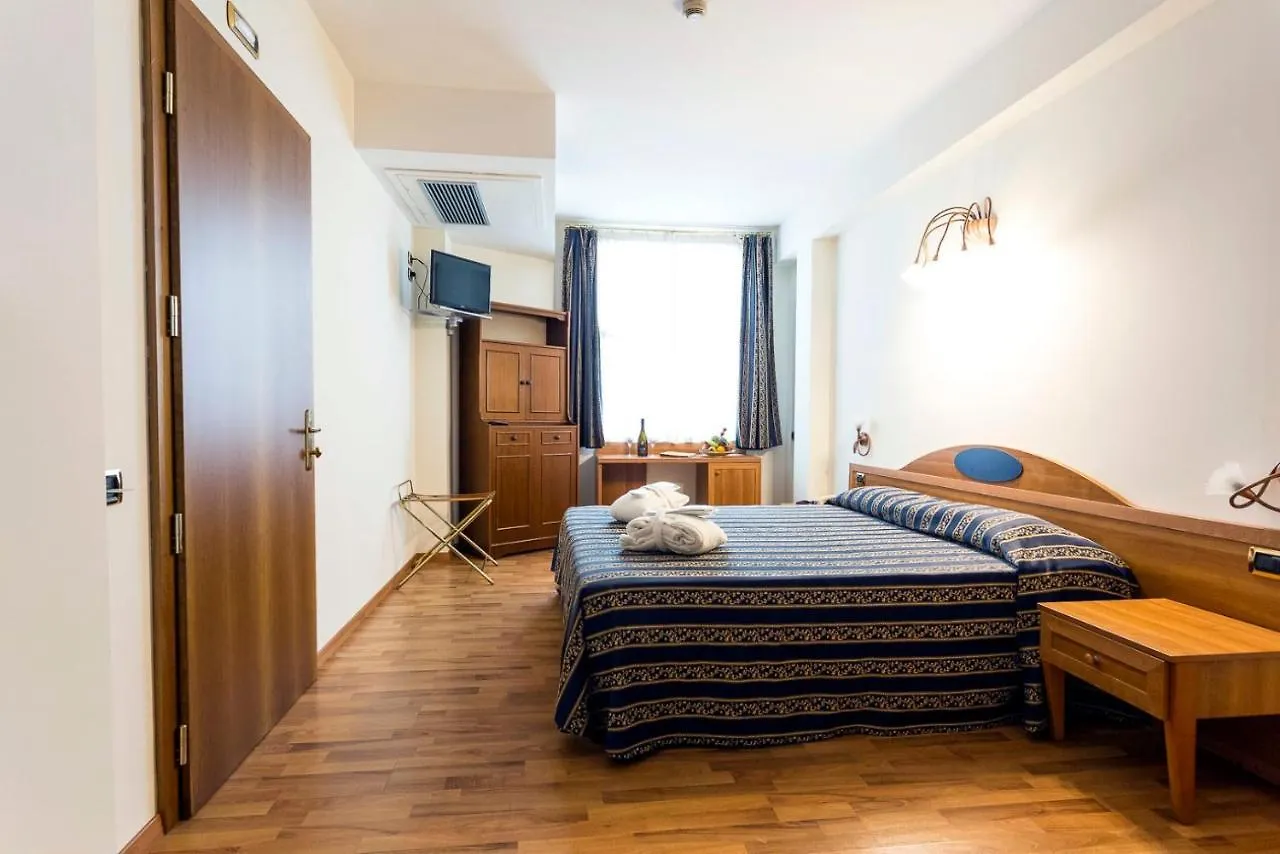 Hotel Porta Del Sole Soiano Del Lago 4*,